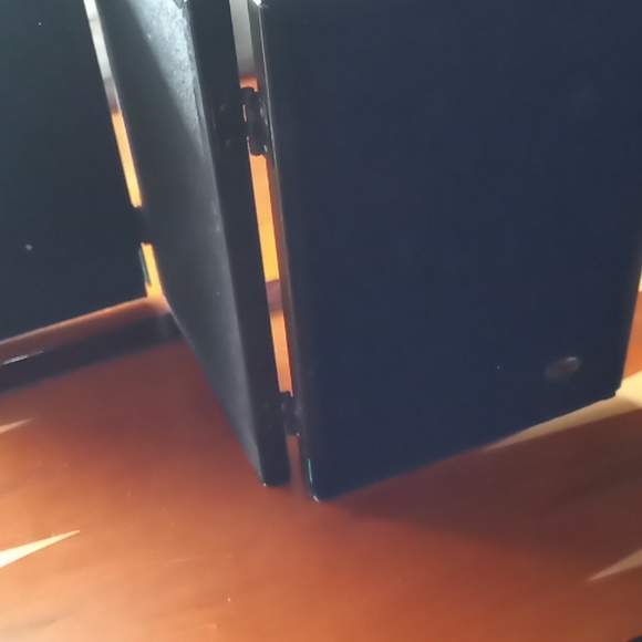 4 way hinged picture frames with foam inserts and sturdy hardware. Size 4x6 each - Picture 2 of 8